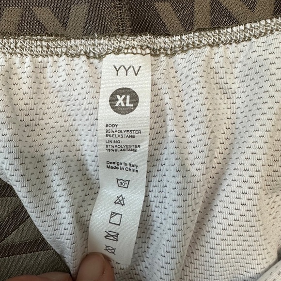 🛍️ YYV Green Shorts with underwear & zipper pockets Size XL - Picture 7 of 8